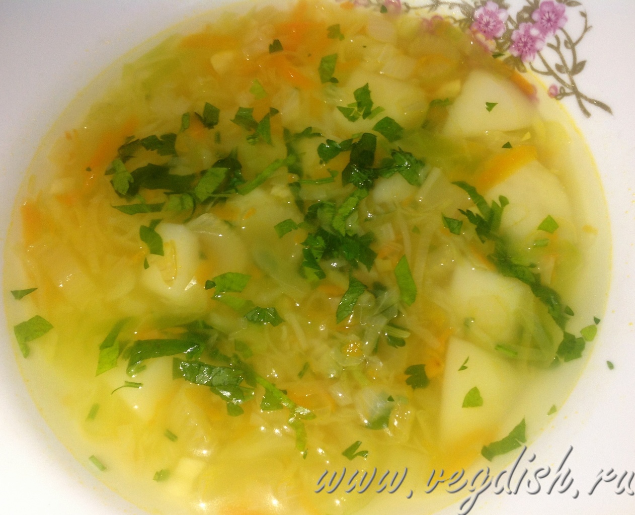 Легкий суп с капустой