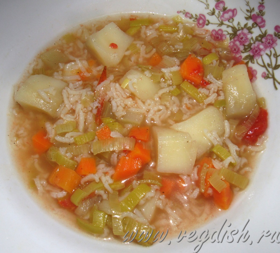 Рисовый суп с сельдереем и луком пореем